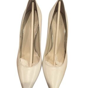 STUART WEITZMAN- White pointed toe pump